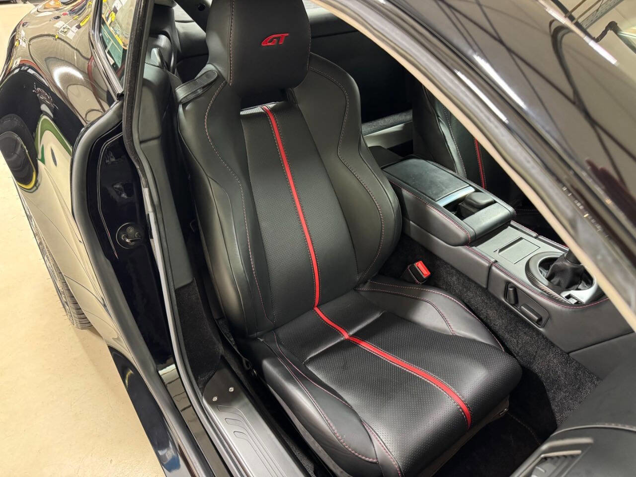 Used 2015 Aston Martin V8 Vantage GT image 23