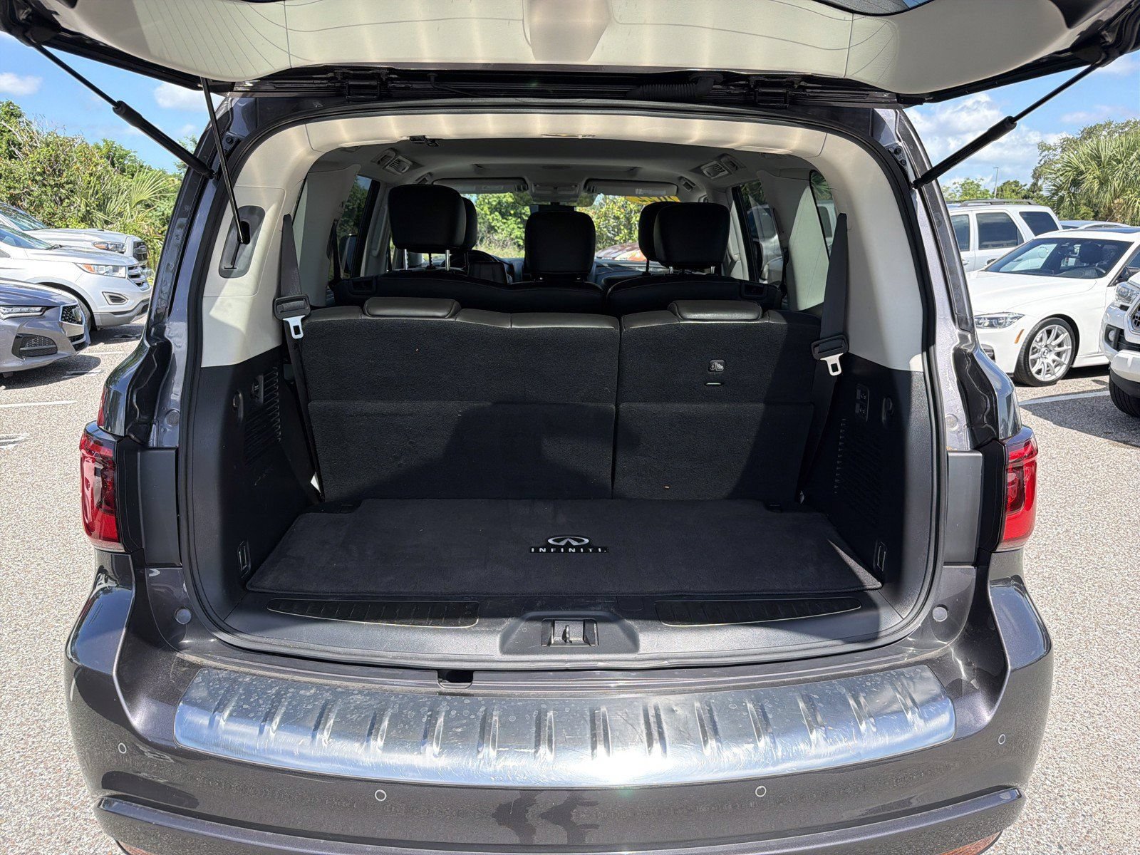 Used 2022 INFINITI QX80 Luxe w/ Cargo Package AWD/4WD image 12