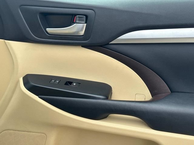 Used 2015 Toyota Highlander XLE image 21