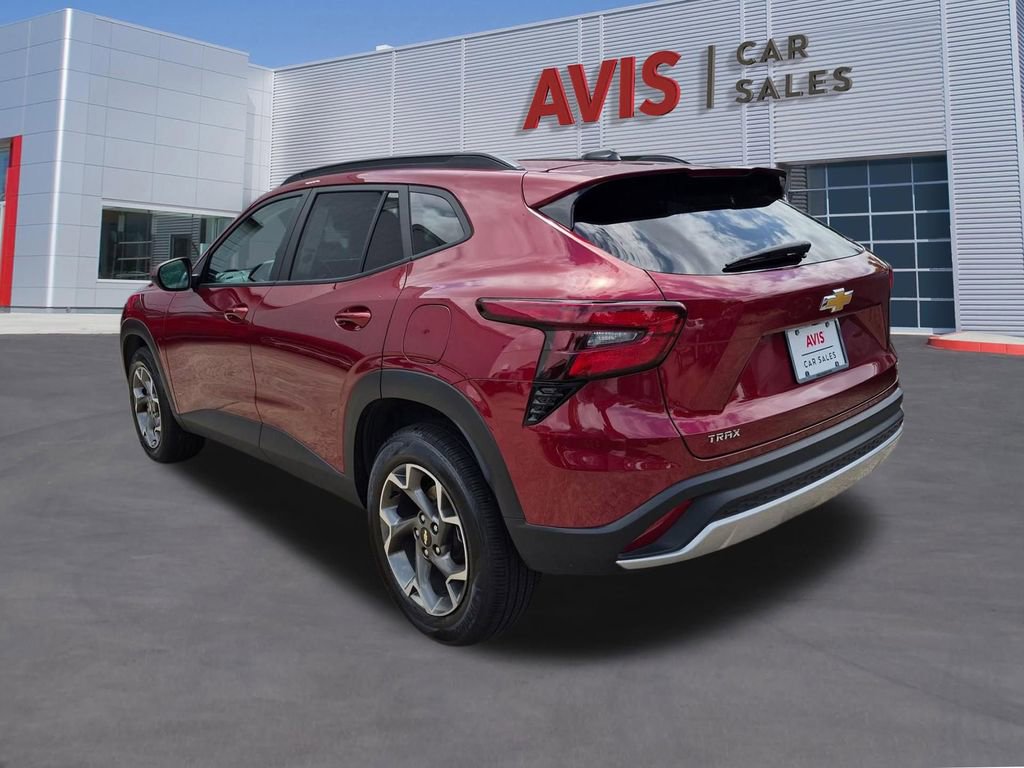 Used 2025 Chevrolet Trax LT w/ LT Convenience Package FWD image 9