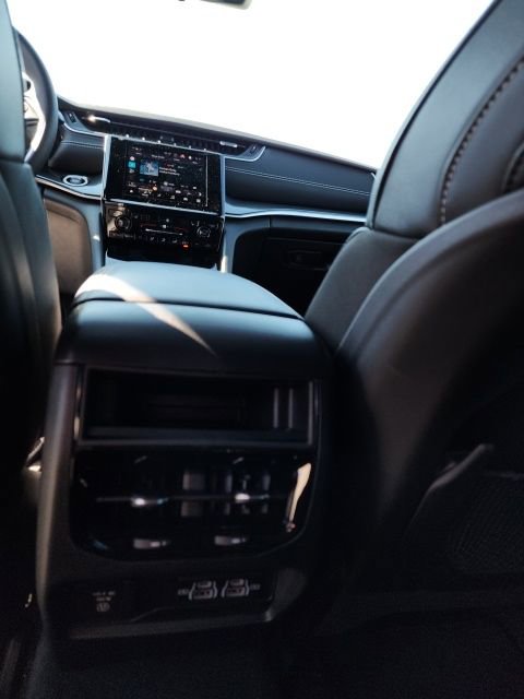 Used 2023 Jeep Grand Cherokee Altitude image 46