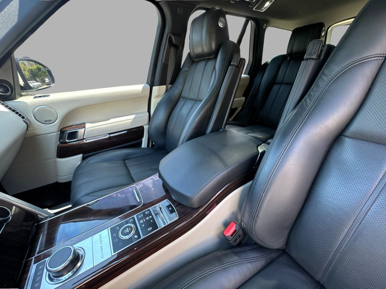 Used 2015 Land Rover Range Rover Supercharged AWD/4WD image 45