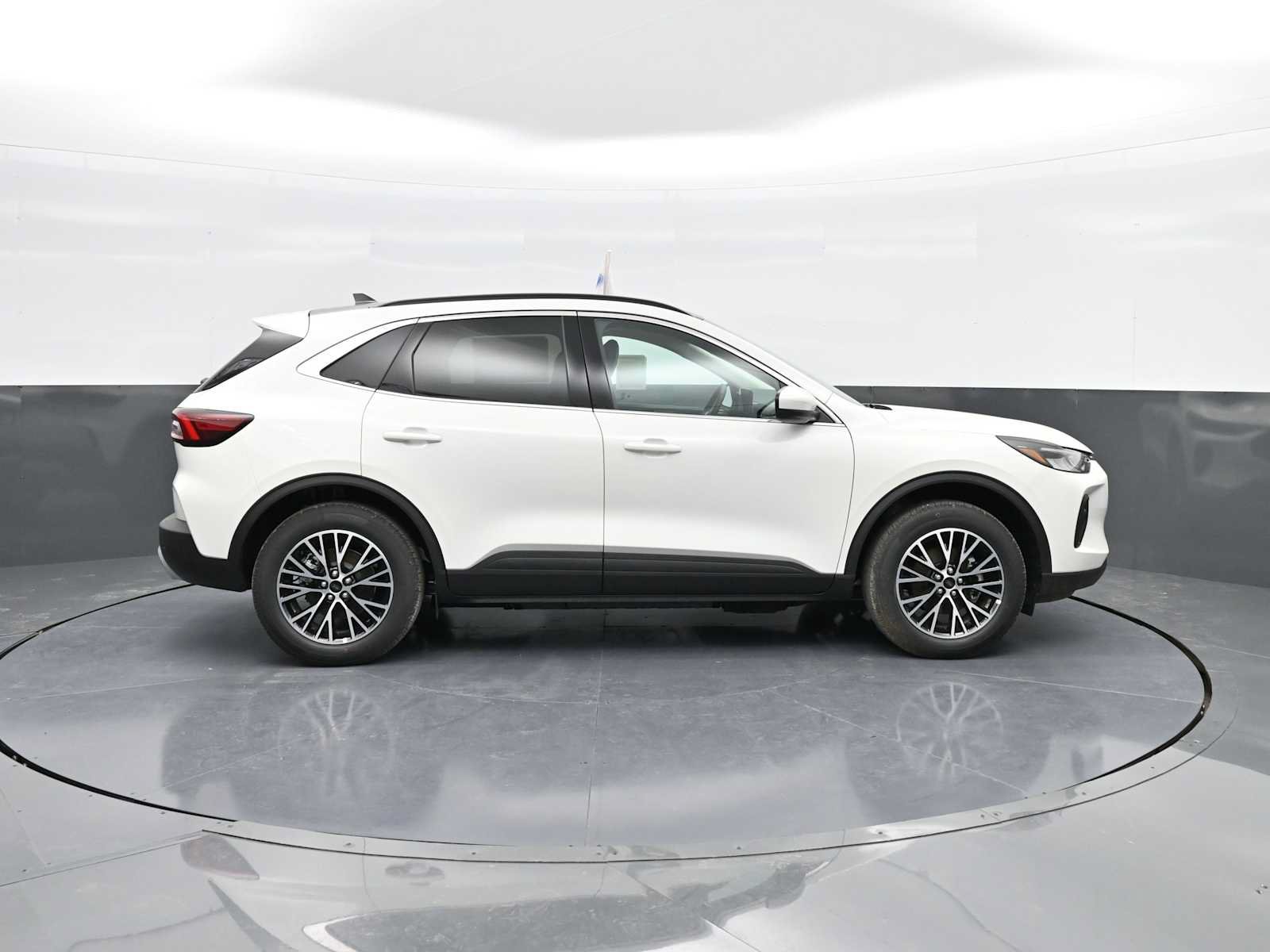 New 2025 Ford Escape SE FWD image 9