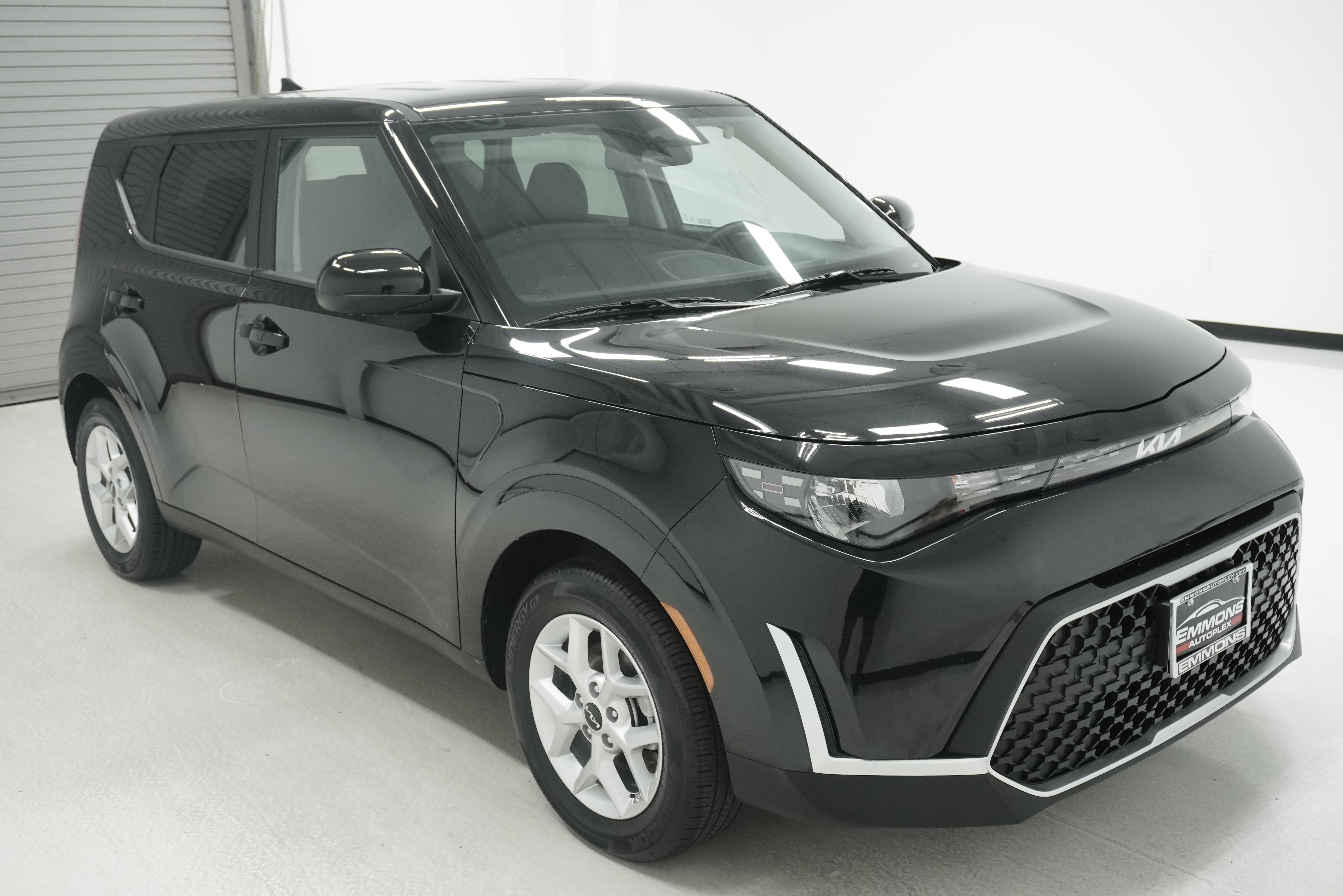 Used 2025 Kia Soul S FWD image 3
