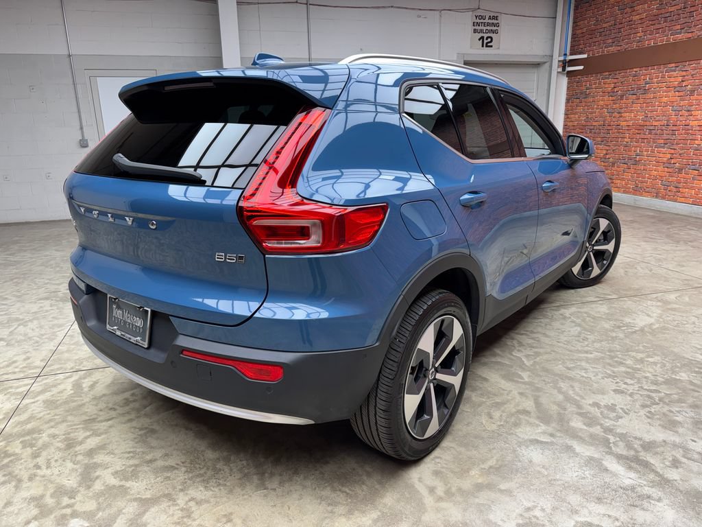 Used 2024 Volvo XC40 B5 Plus AWD/4WD image 4