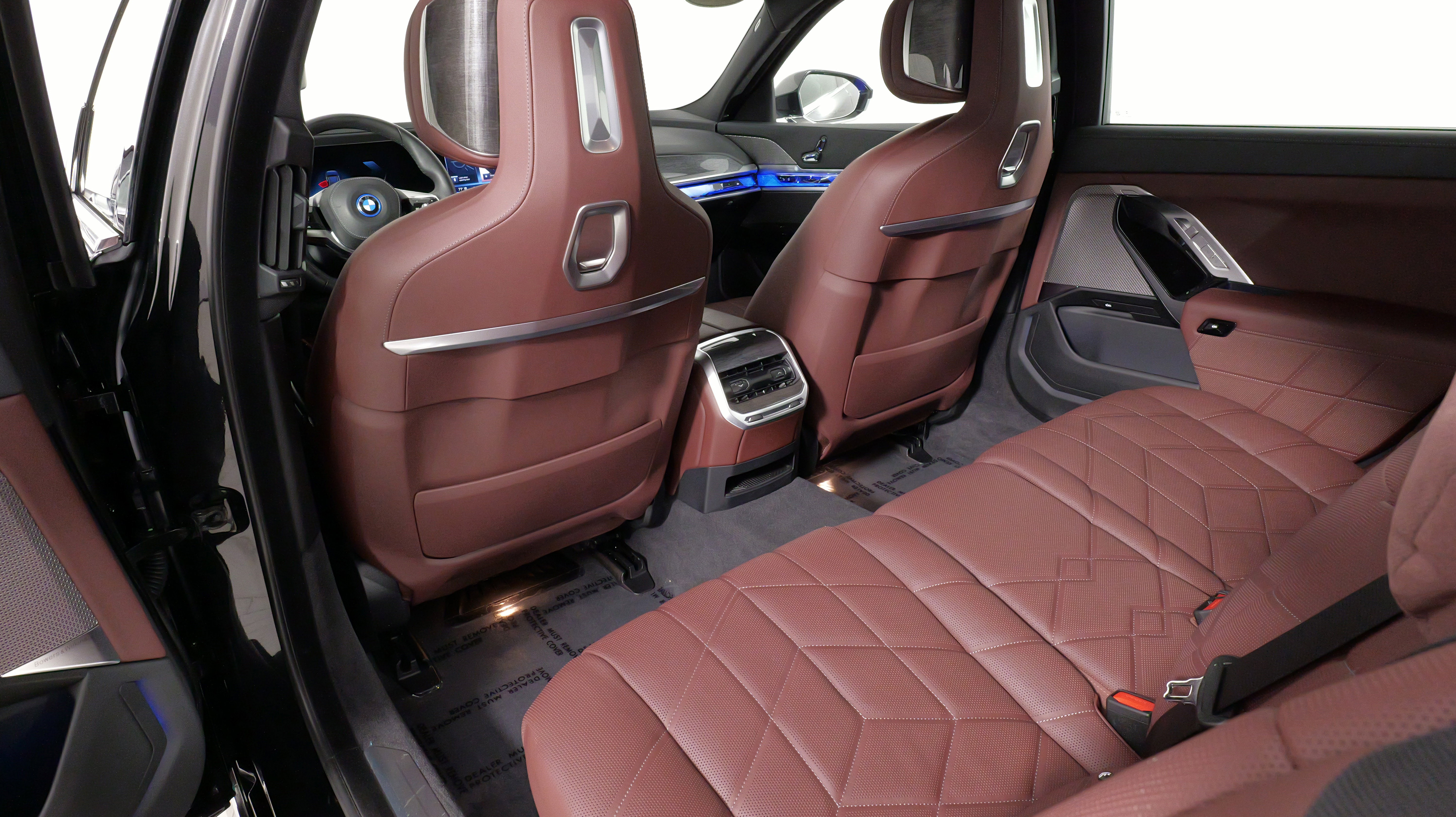 Used 2024 BMW i7 xDrive60 w/ Executive Package AWD/4WD image 34