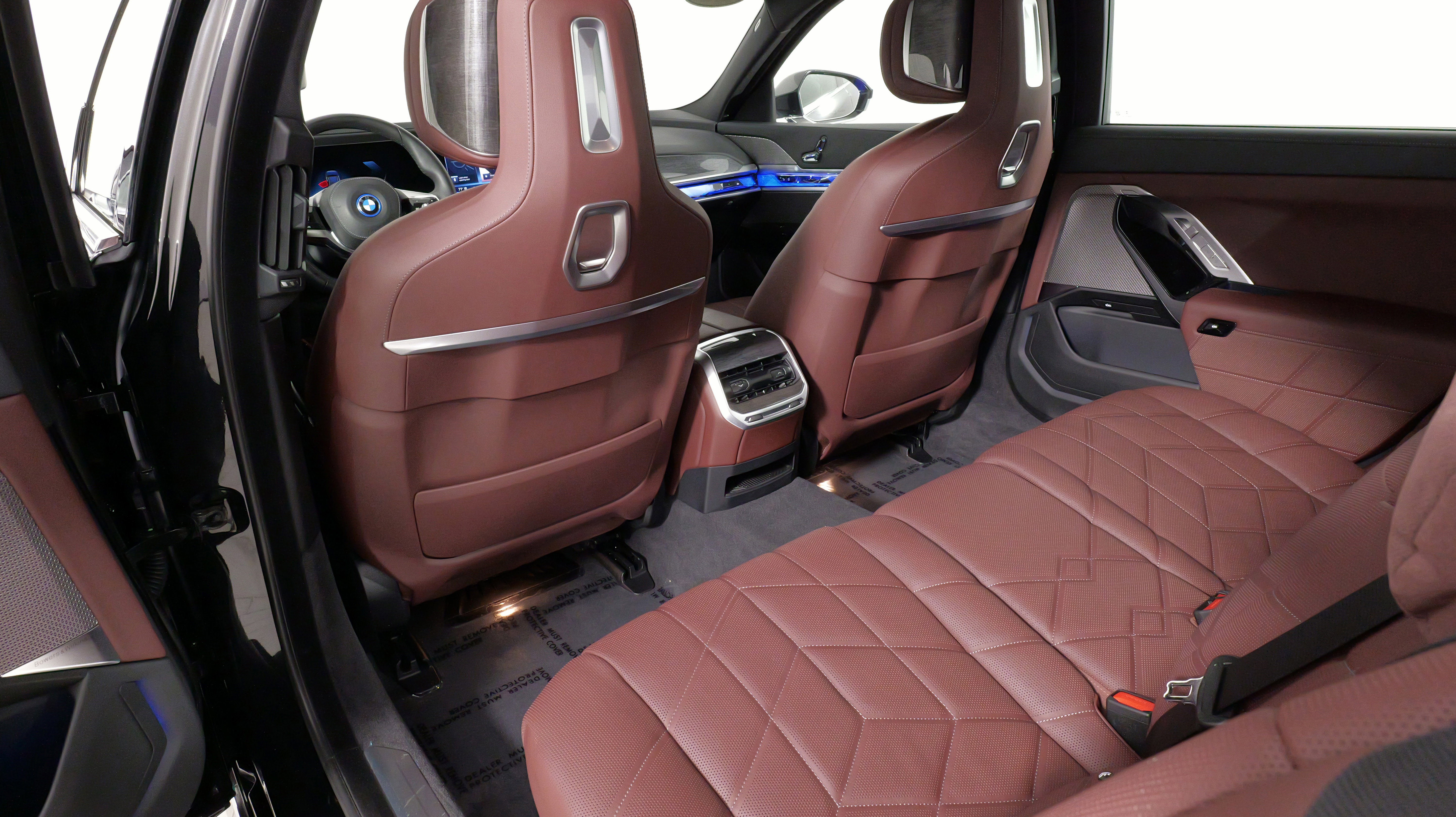 Used 2024 BMW i7 xDrive60 w/ Executive Package image 34