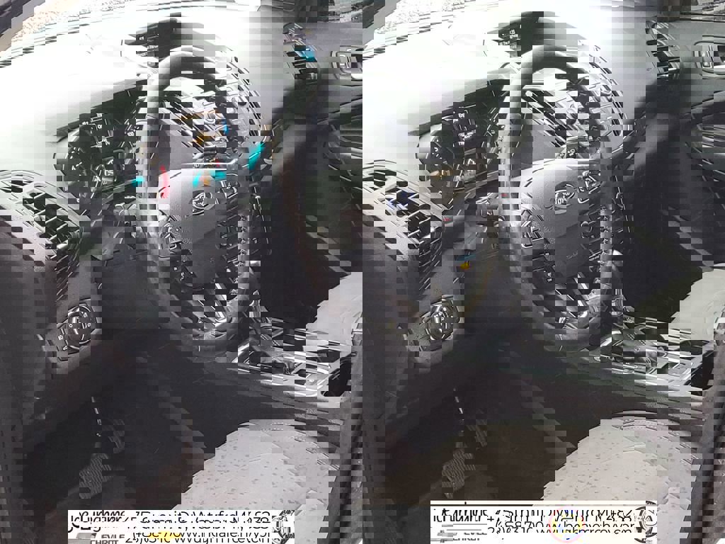 Used 2017 Ford Escape SE w/ SE Sport Appearance Package image 12