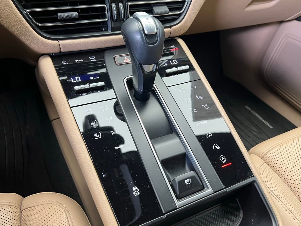 Certified 2023 Porsche Macan AWD/4WD image 11