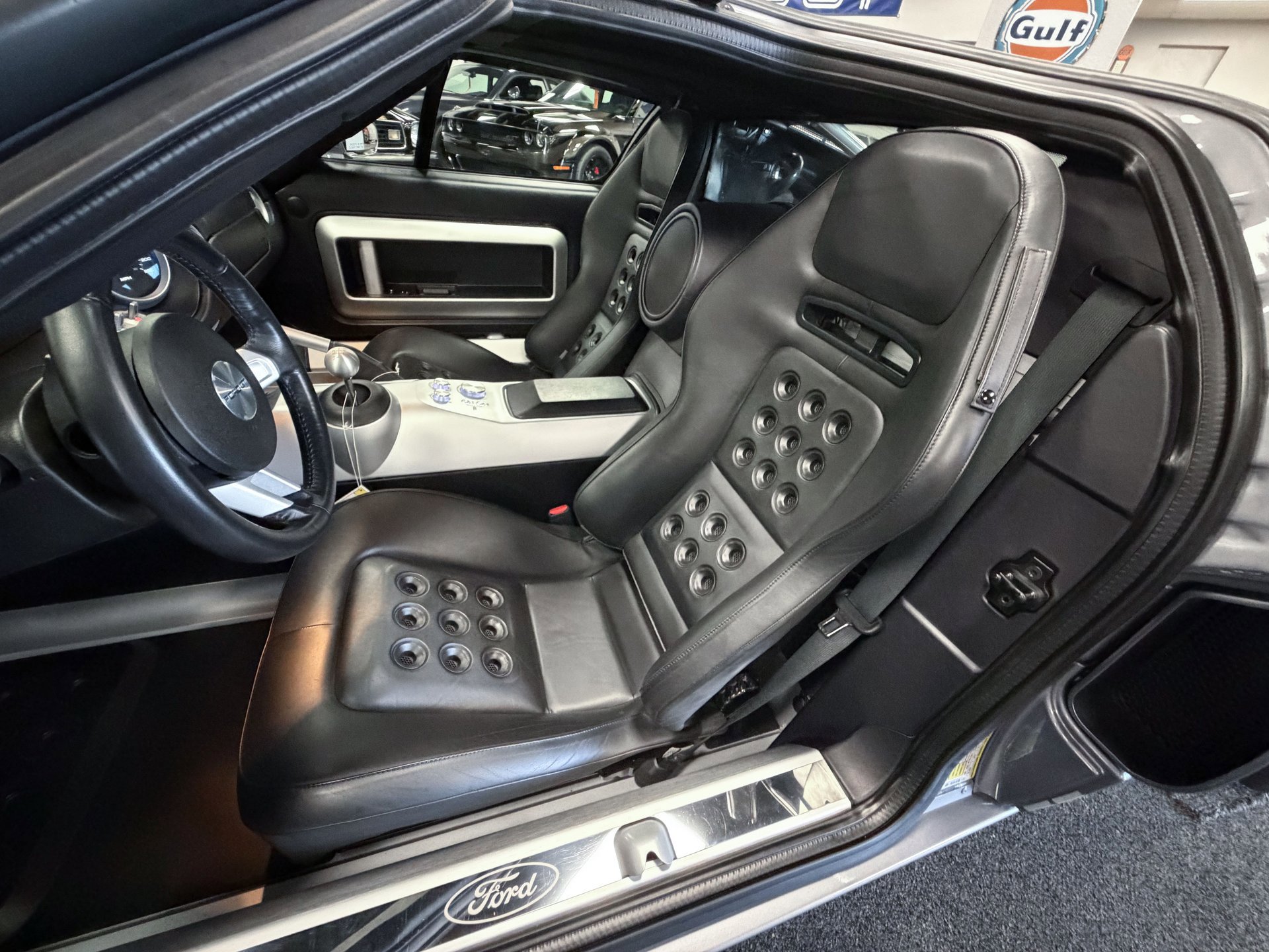 Used 2006 Ford GT image 21