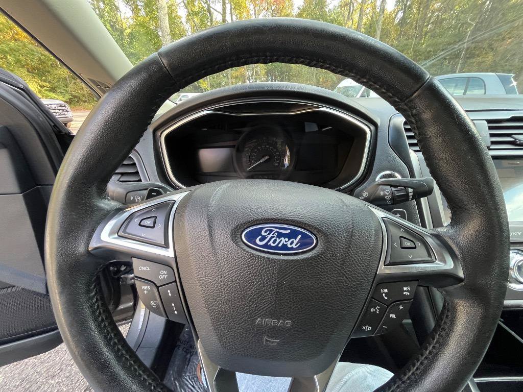 Used 2019 Ford Fusion Titanium AWD/4WD image 16
