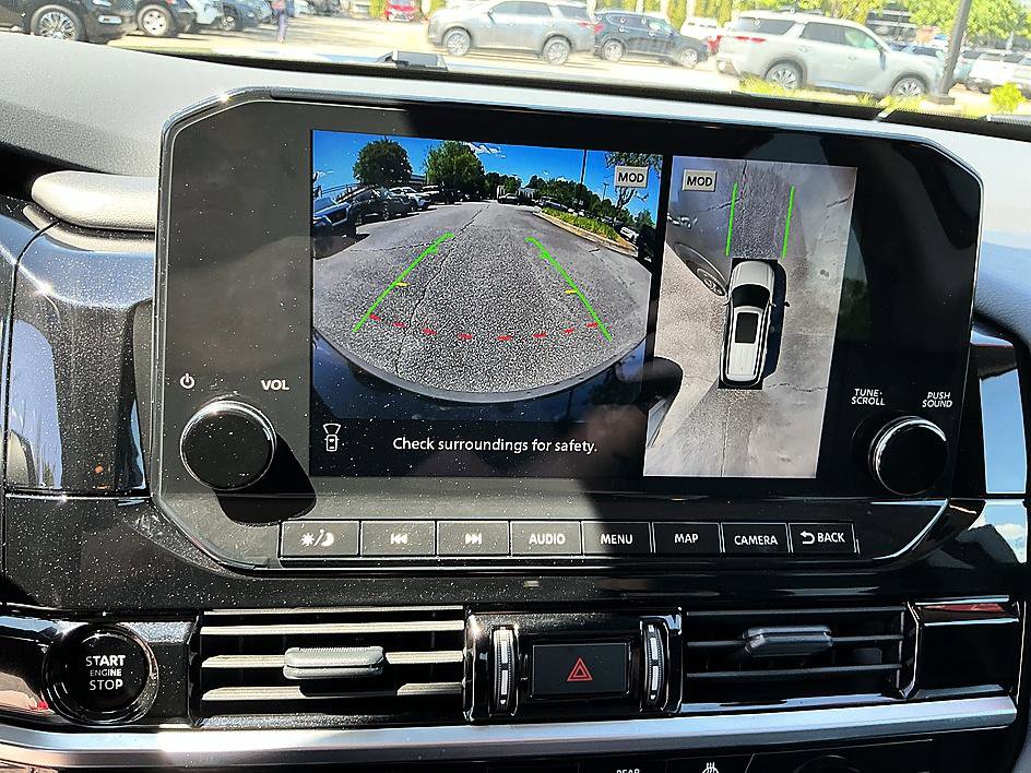 Certified 2025 Nissan Pathfinder SL image 17