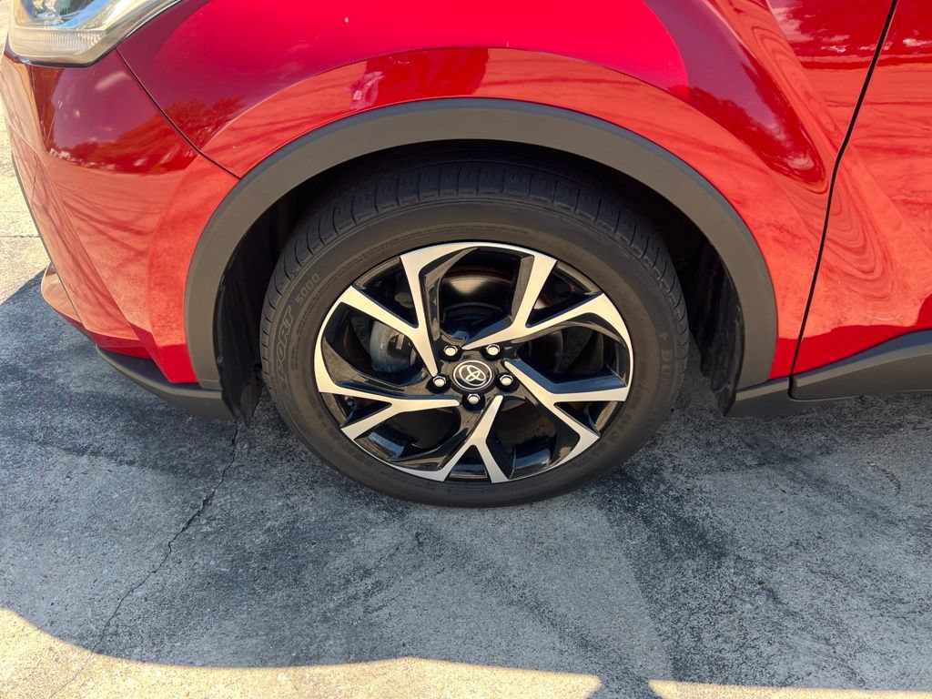 Used 2022 Toyota C-HR XLE FWD image 2