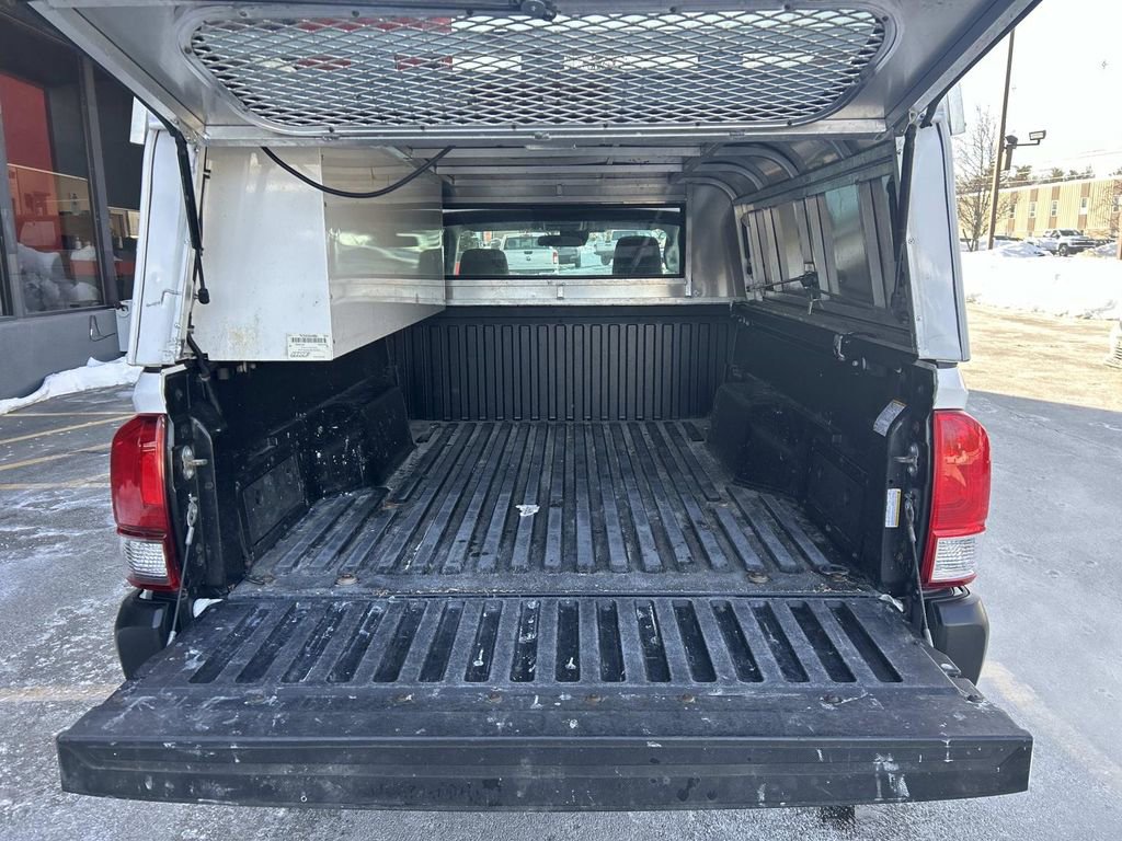 Used 2018 Toyota Tacoma SR image 12