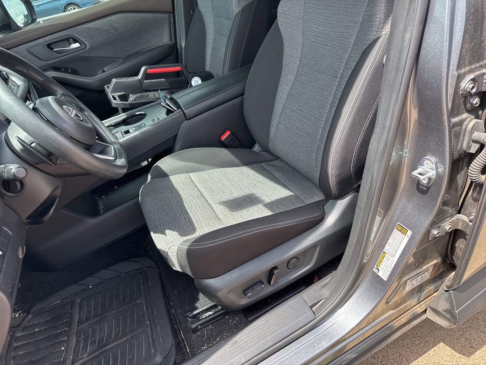 Used 2023 Nissan Rogue SV image 11