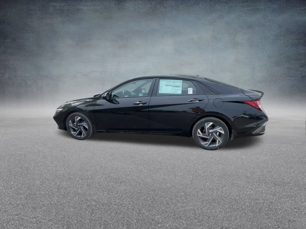 Used 2025 Hyundai Elantra Sport FWD image 16