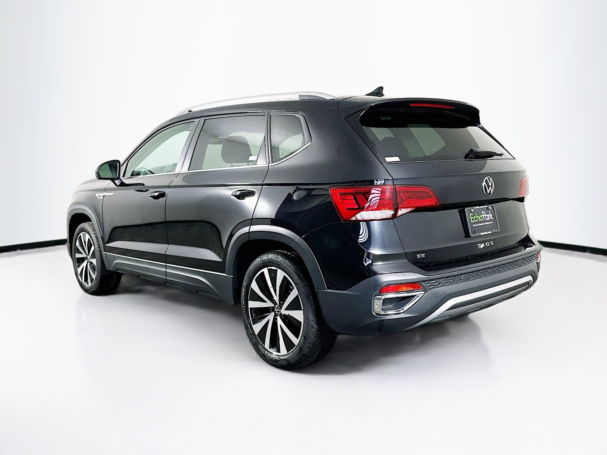 Used 2024 Volkswagen Taos SE image 5