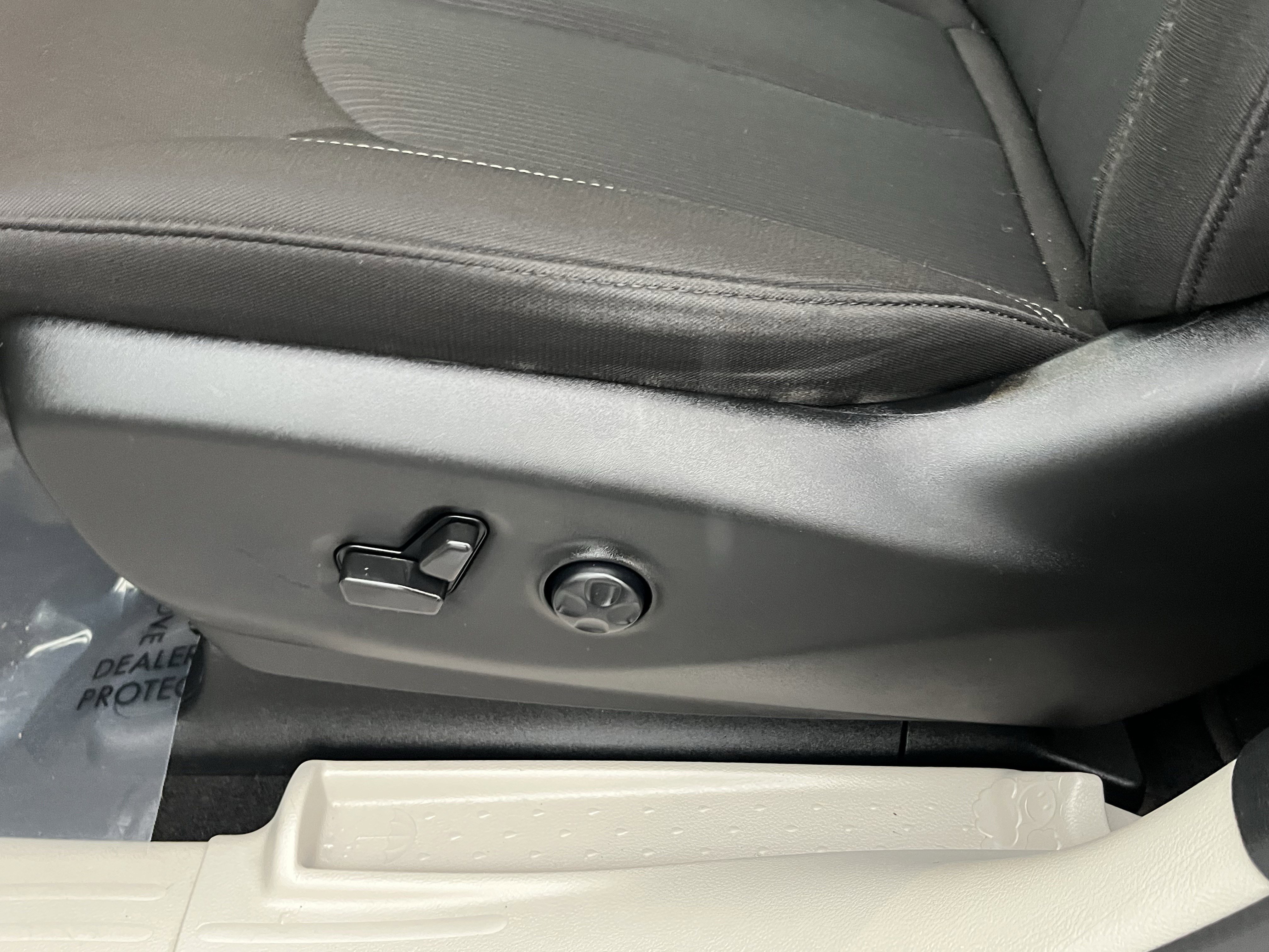 Used 2023 Chrysler Voyager LX image 16