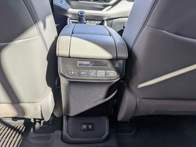 Used 2021 Toyota Highlander XLE image 15