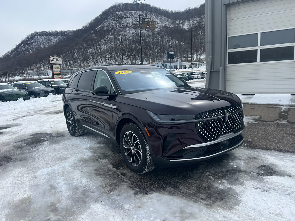 Used 2024 Lincoln Nautilus Premier w/ Equipment Group 102A AWD/4WD image 3