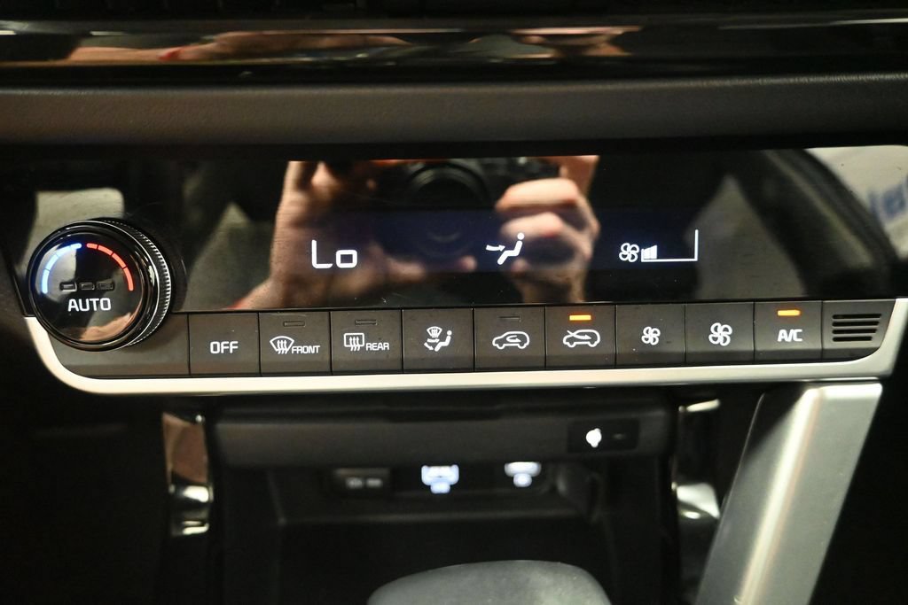 Certified 2022 Kia Seltos SX w/ Sunroof Package AWD/4WD image 22