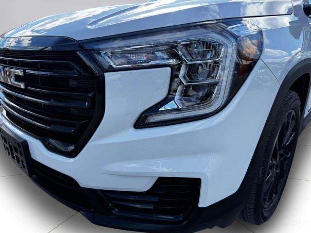 Used 2023 GMC Terrain SLE w/ Driver Convenience Package FWD image 14