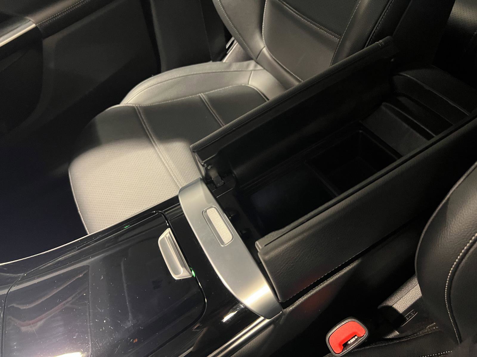 Used 2025 Mercedes-Benz GLC 350e 4MATIC image 21