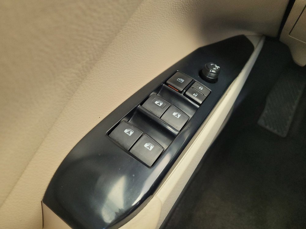 Used 2018 Toyota Camry LE FWD image 27