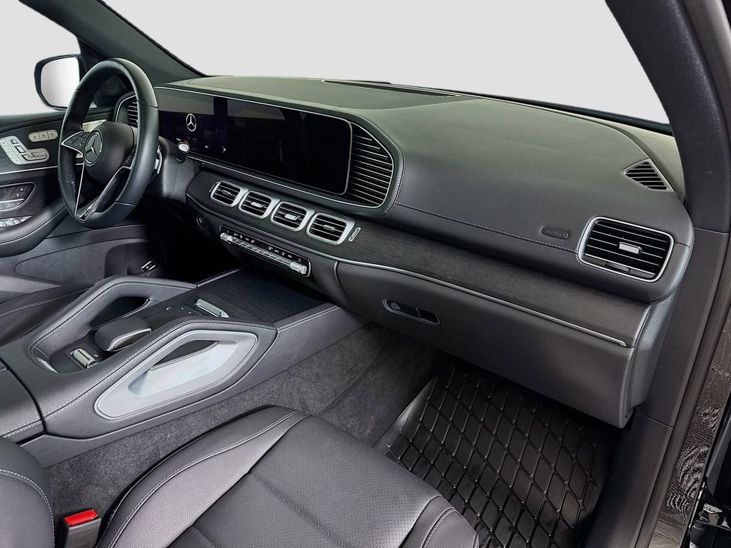 Used 2025 Mercedes-Benz GLS 450 4MATIC image 32