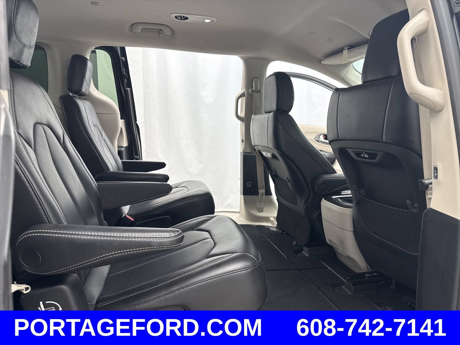 Used 2023 Chrysler Pacifica Touring-L FWD image 30