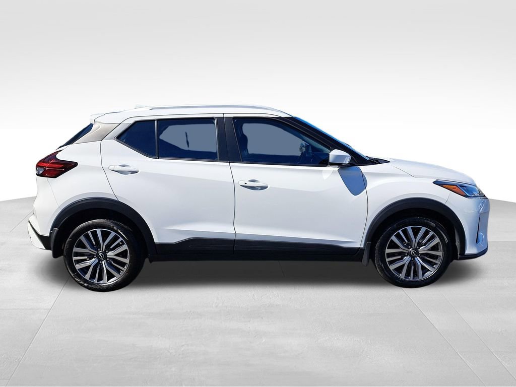 Used 2023 Nissan Kicks SV image 7