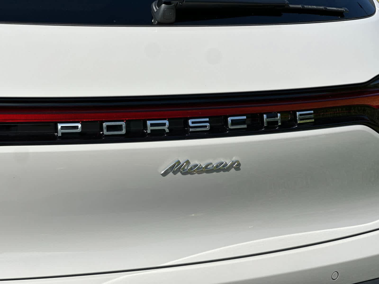 Certified 2025 Porsche Macan AWD/4WD image 31