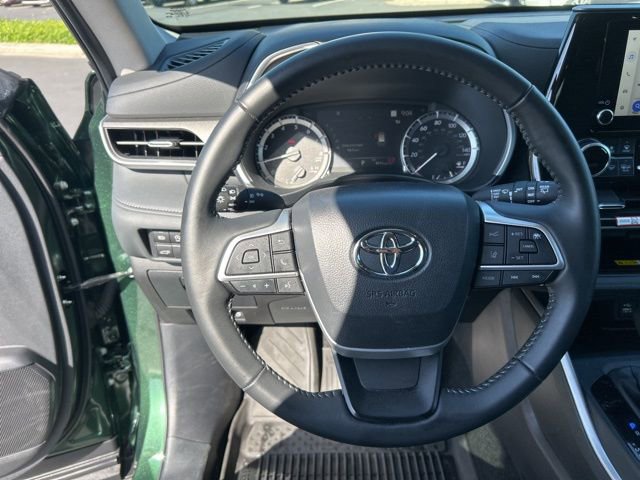 Used 2025 Toyota Highlander XLE image 22