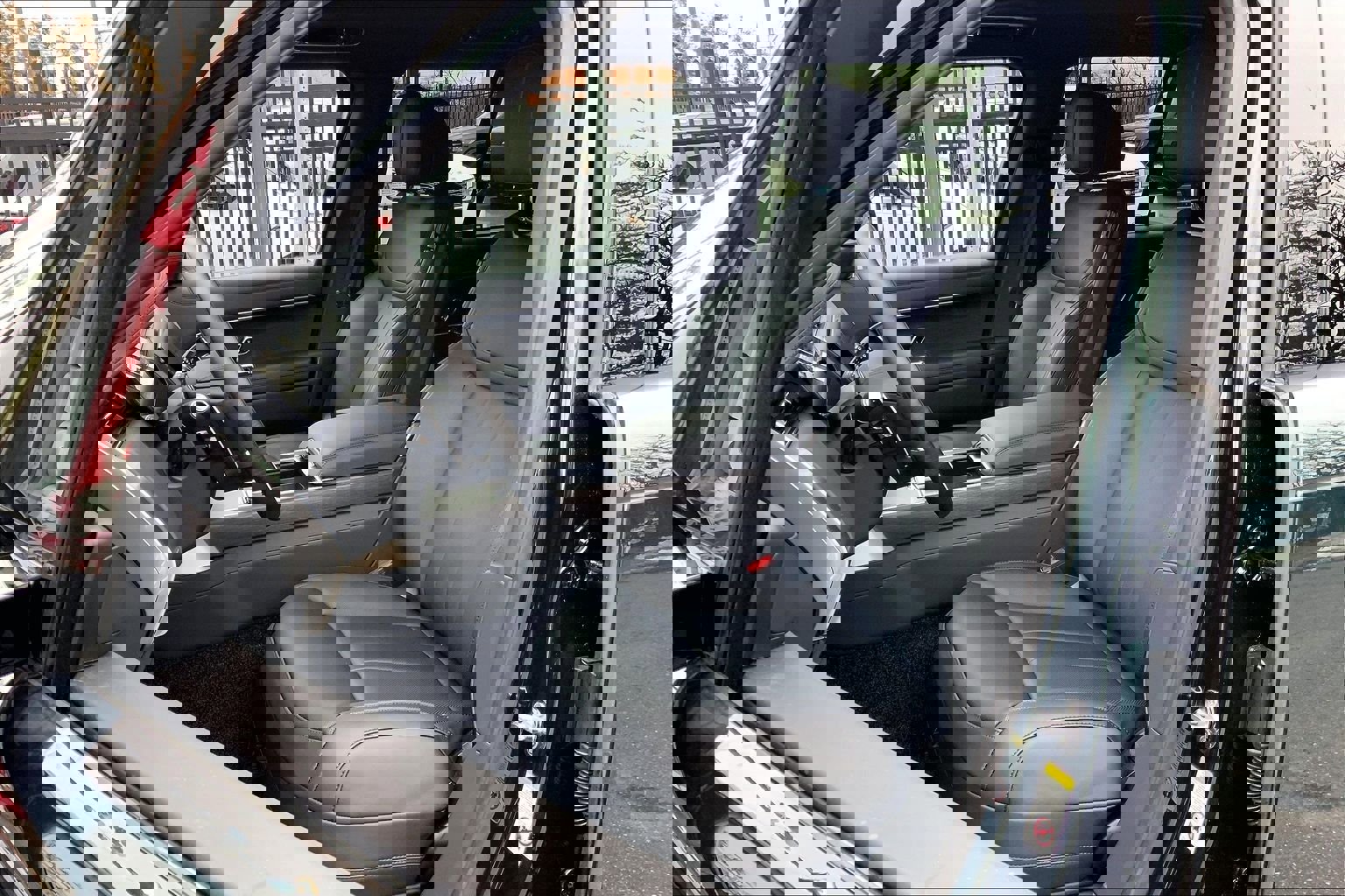 New 2026 Land Rover Range Rover SE image 9