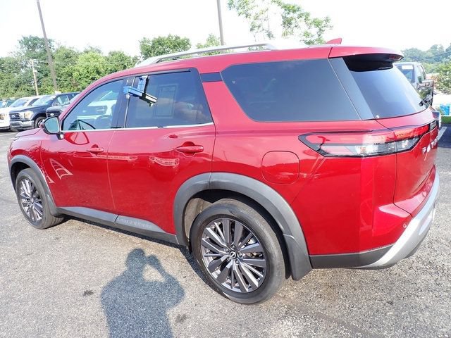 Used 2023 Nissan Pathfinder SL w/ SL Premium Package AWD/4WD image 4