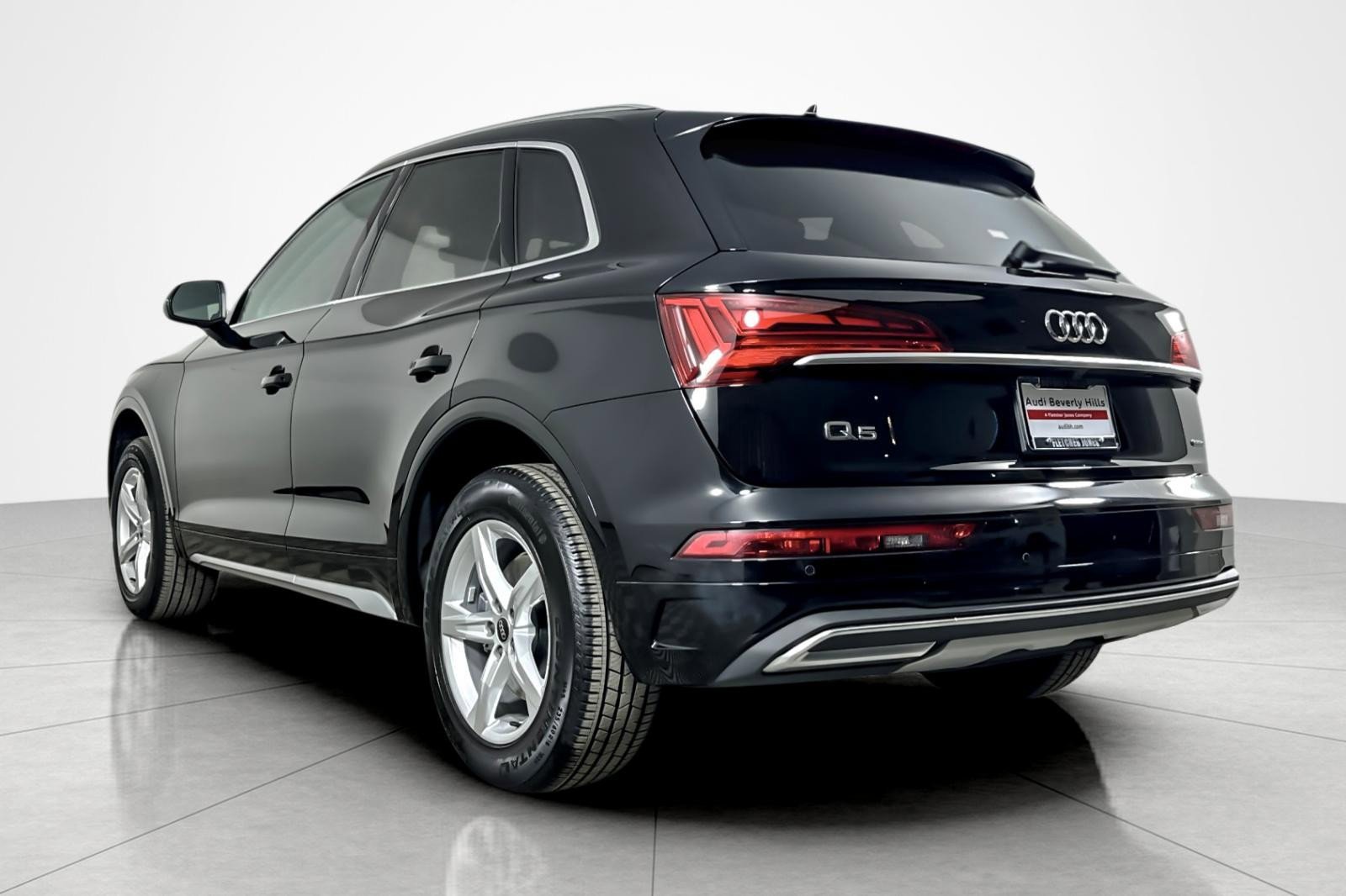 Used 2023 Audi Q5 2.0T Premium w/ Convenience Package image 3
