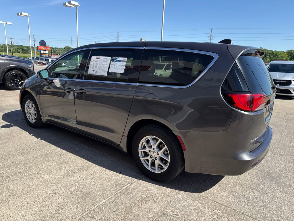 Used 2023 Chrysler Voyager LX FWD image 3