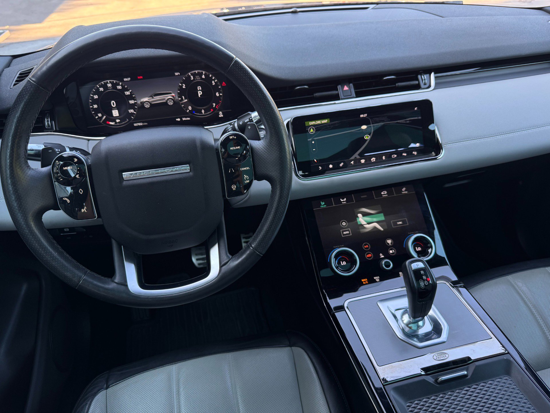 Used 2020 Land Rover Range Rover Evoque R-Dynamic SE image 61