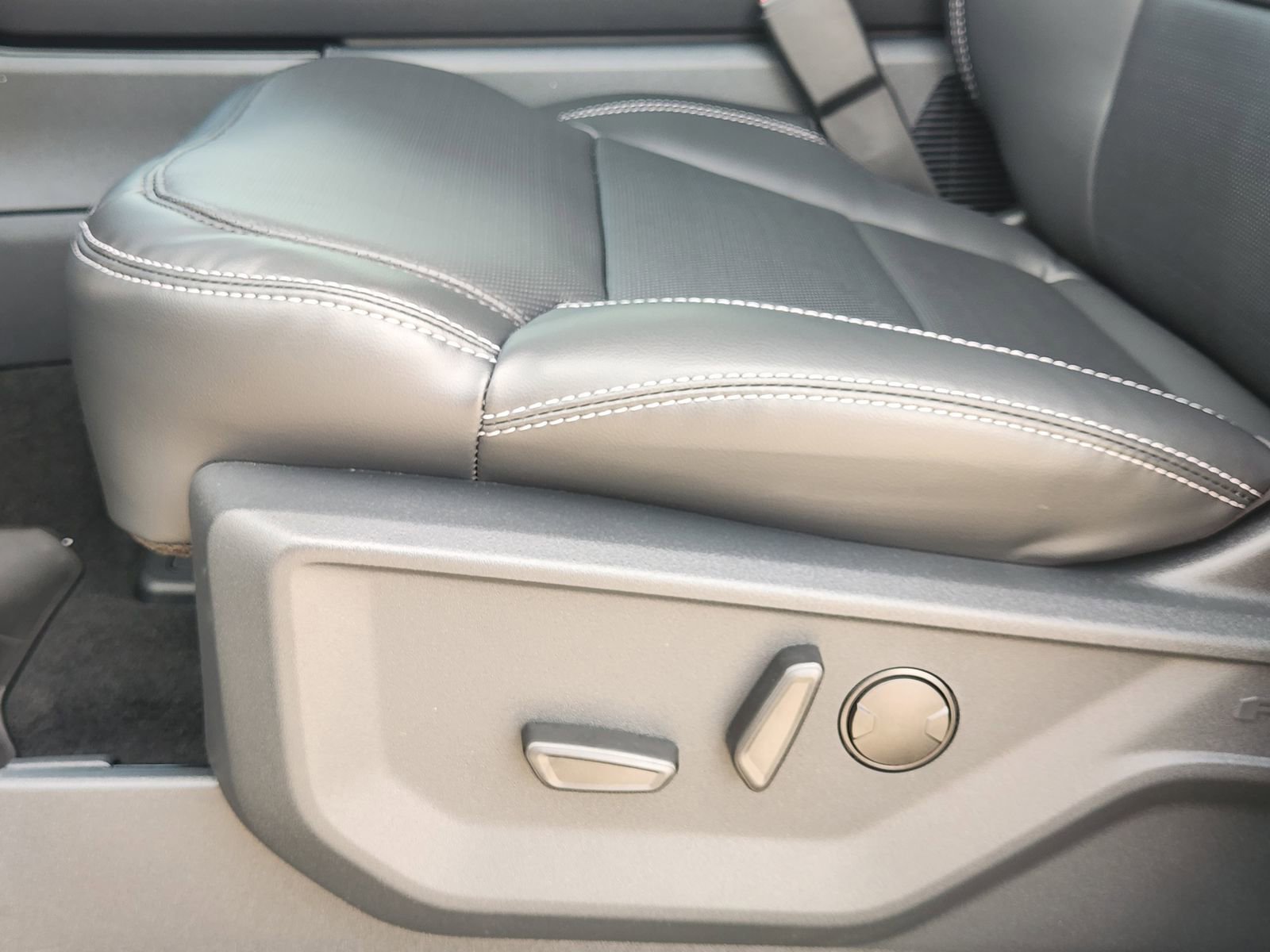 New 2026 Ford Expedition Platinum image 22