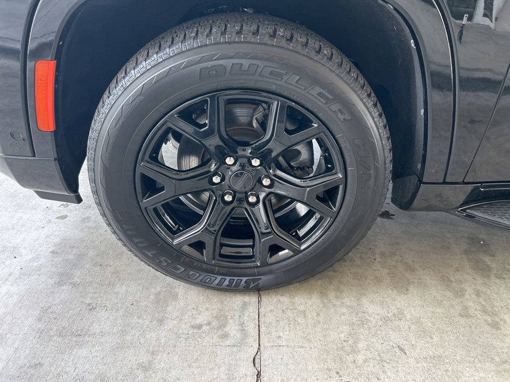 Used 2025 Jeep Wagoneer L Series II image 15