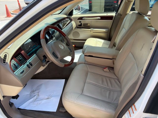 Used 2004 Lincoln Town Car Ultimate RWD image 9