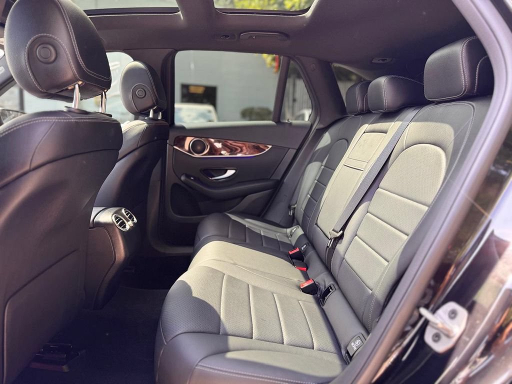 Used 2021 Mercedes-Benz GLC 300 4MATIC image 23