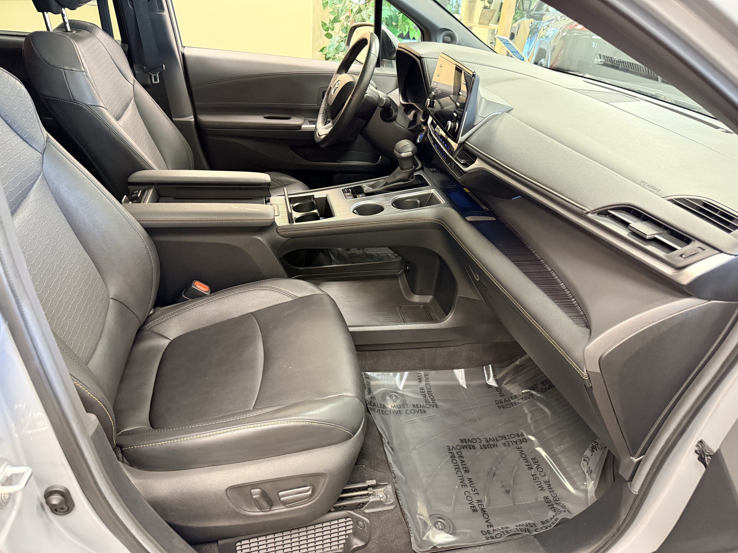 Used 2024 Toyota Sienna XLE Woodland Edition AWD/4WD image 29
