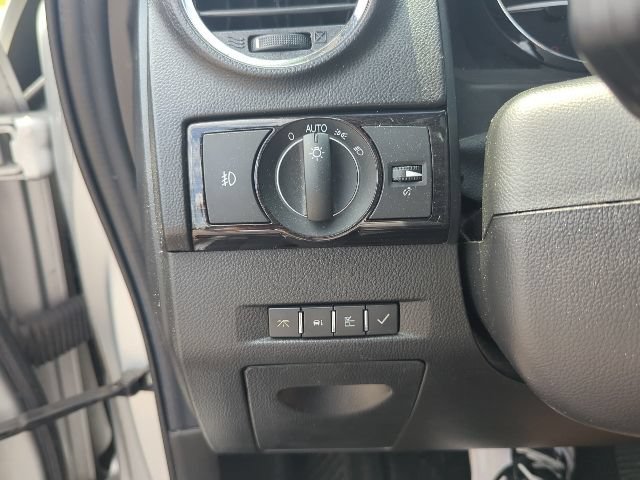 Used 2014 Chevrolet Captiva Sport LTZ FWD image 19