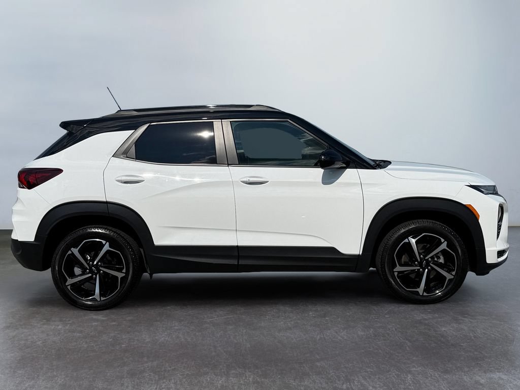Used 2023 Chevrolet TrailBlazer RS w/ Sun and Liftgate Package AWD/4WD image 2