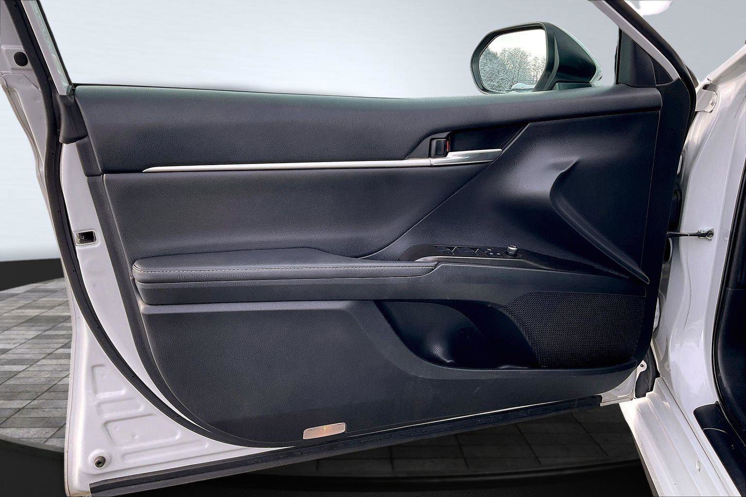 Used 2022 Toyota Camry XSE image 24