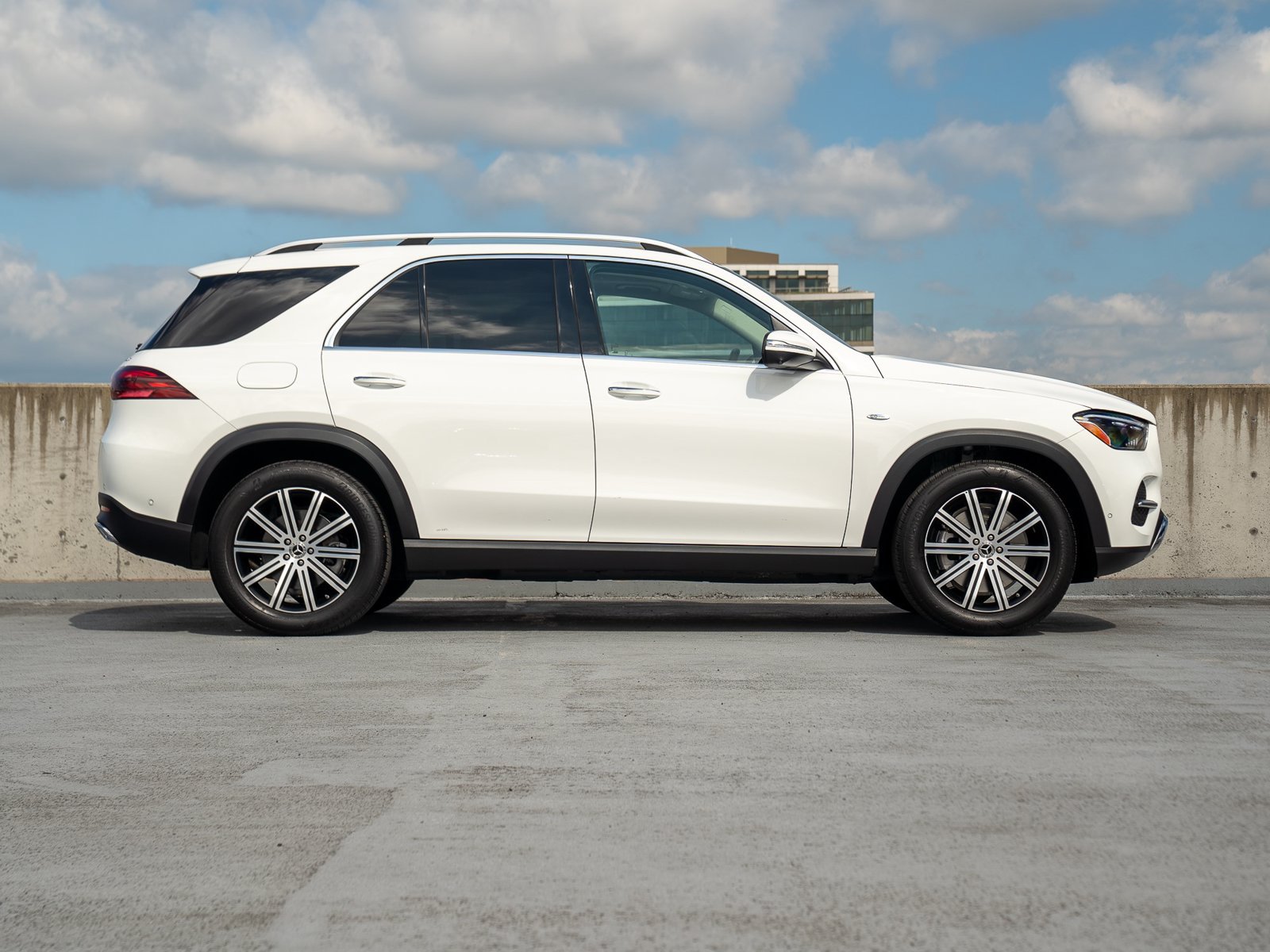 Certified 2025 Mercedes-Benz GLE 450e 4MATIC w/ Driver Assistance Package image 6