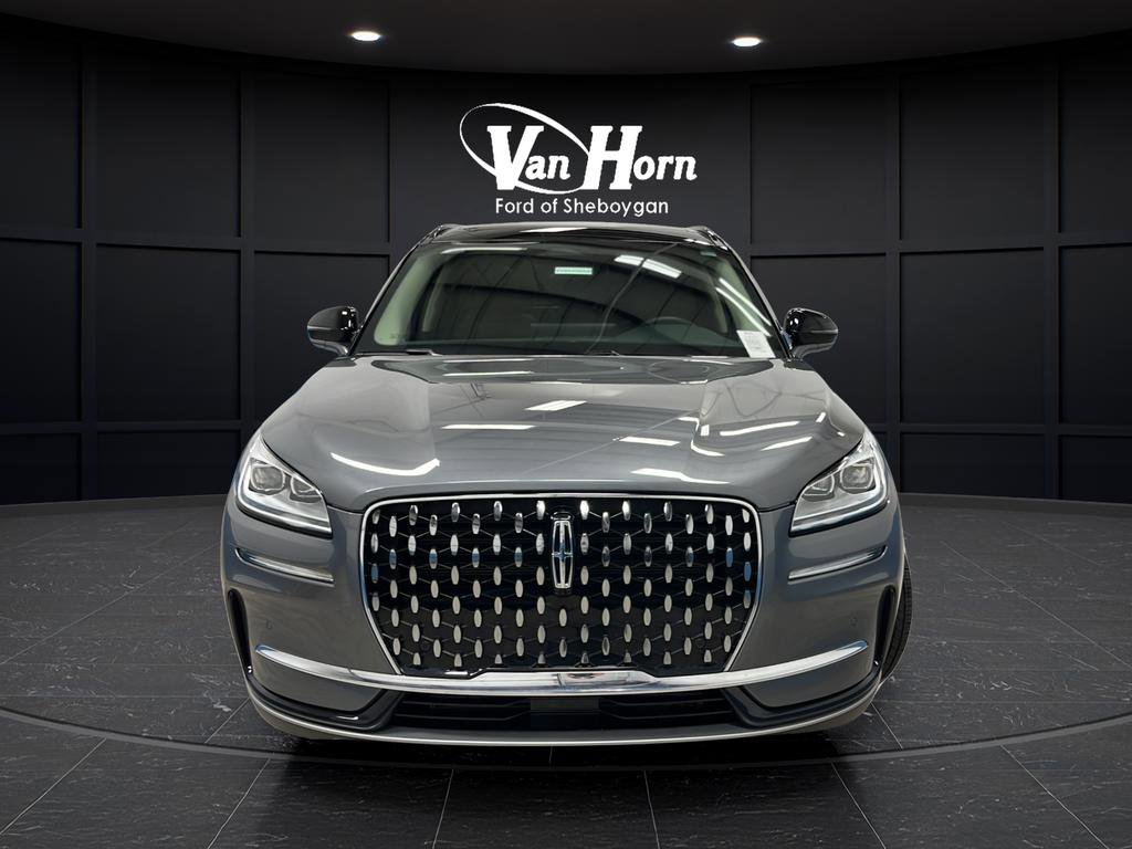 Used 2025 Lincoln Corsair Reserve AWD/4WD image 2
