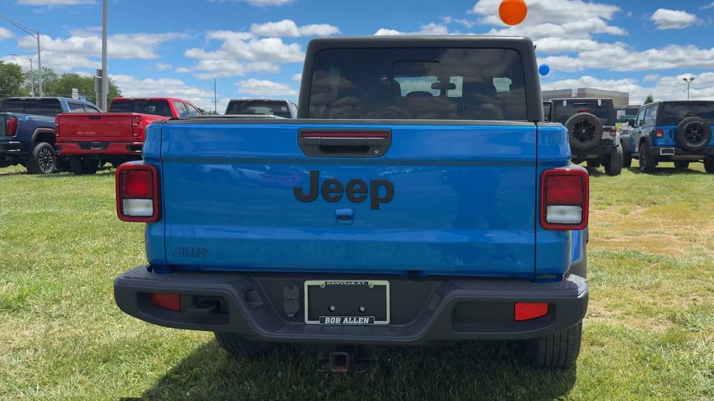 Used 2022 Jeep Gladiator Sport AWD/4WD image 6