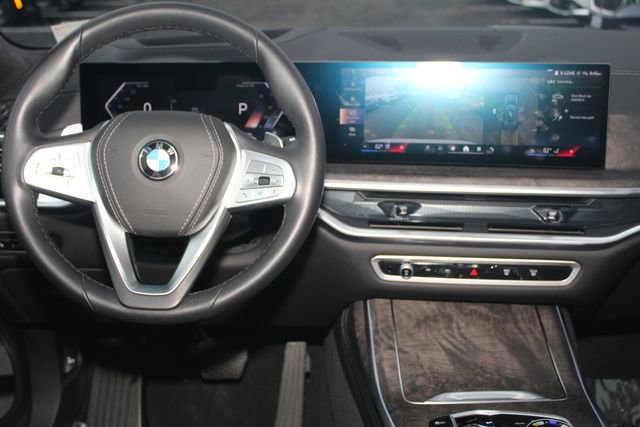Used 2025 BMW X7 xDrive40i w/ Executive Package image 21